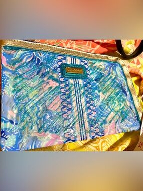 Lilly Pulitzer PencilCase. Famous fit her colors Pink, Blue and green with gold